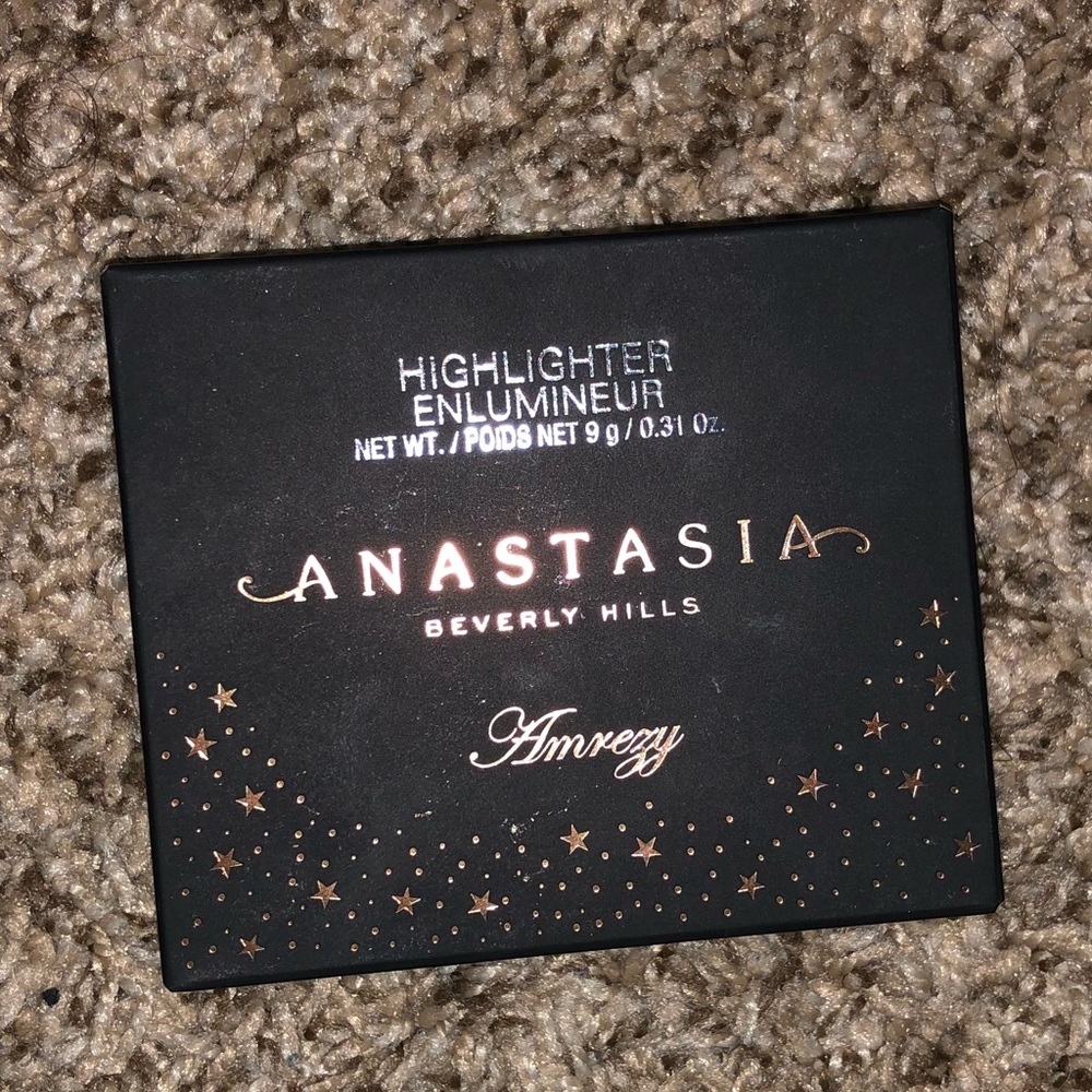 Anastasia Beverly Hills x Amrezy Highlighter